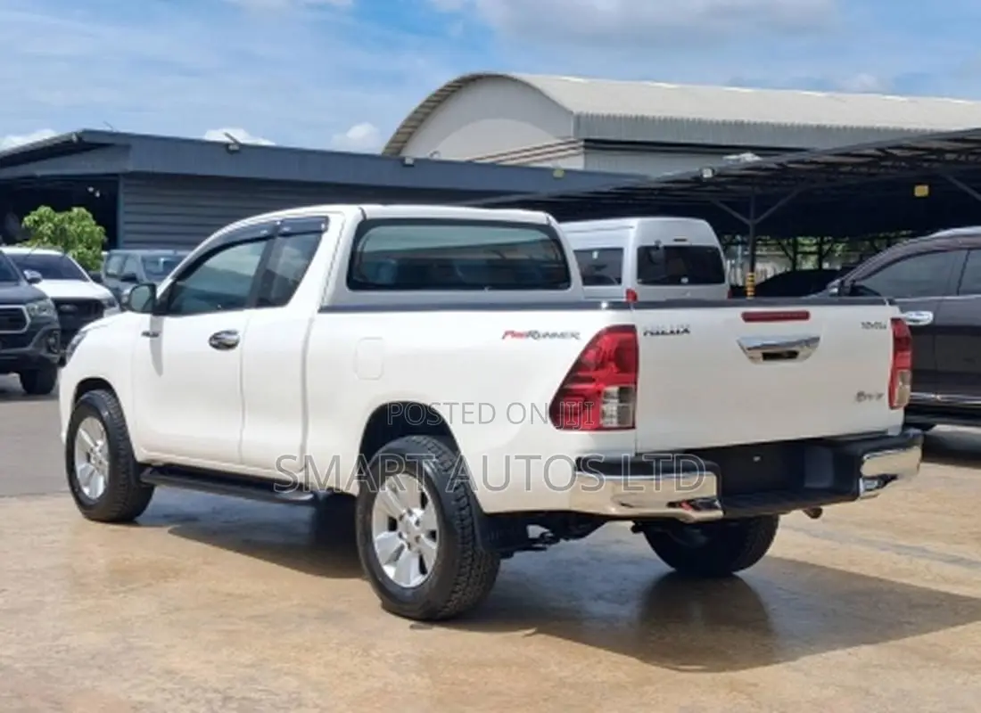 Toyota Hilux Revo Smart Cab Deisel 2.4 RWD 2019 Off white