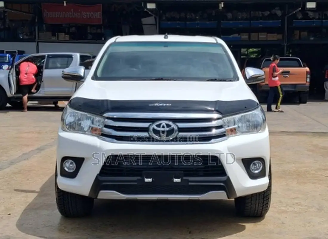 Toyota Hilux Revo Smart Cab Deisel 2.4 RWD 2019 Off white