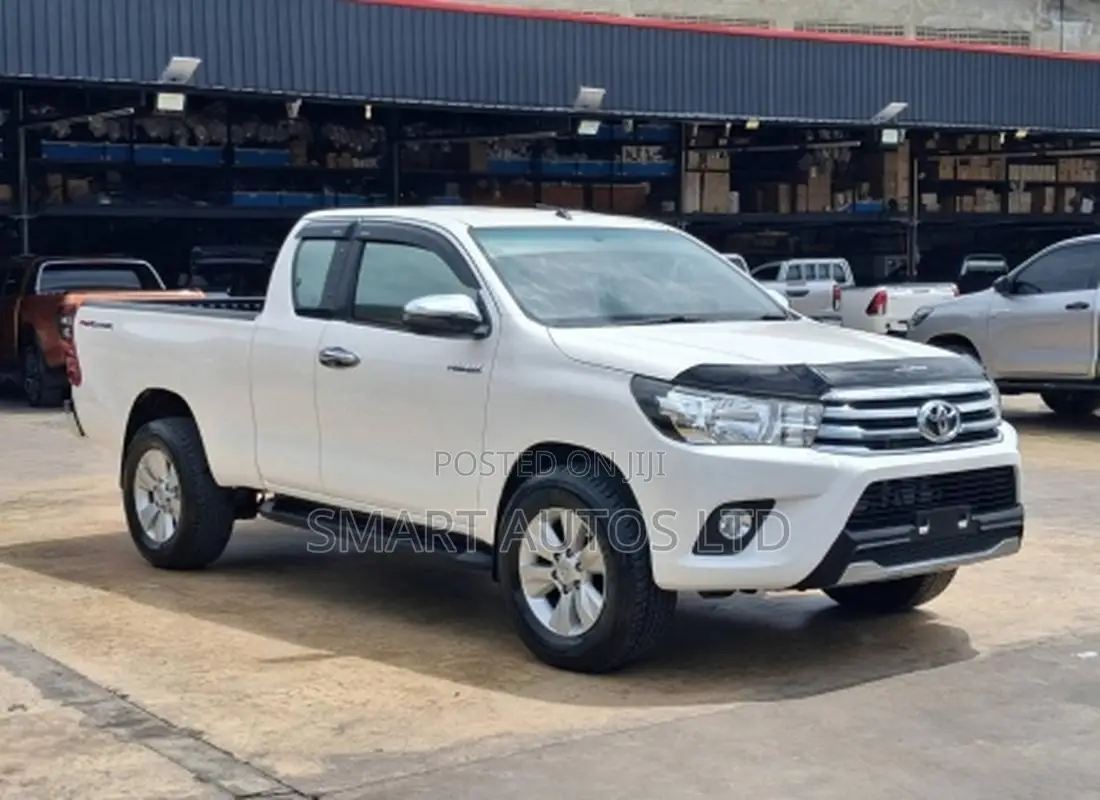 Toyota Hilux Revo Smart Cab Deisel 2.4 RWD 2019 Off white