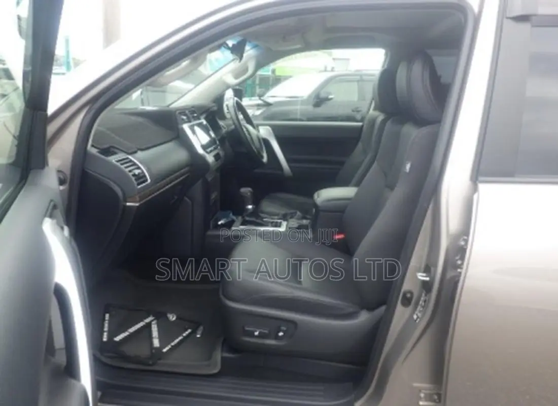 Toyota Land Cruiser Prado 2.8 2022 Gray