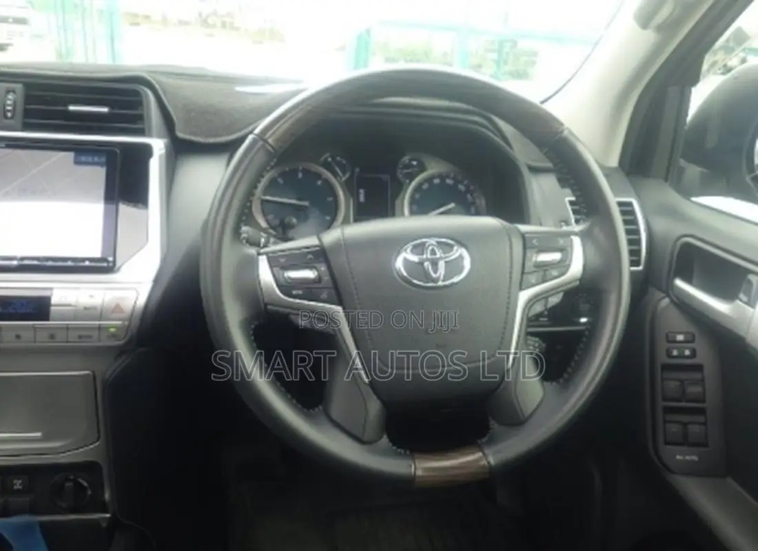 Toyota Land Cruiser Prado 2.8 2022 Gray