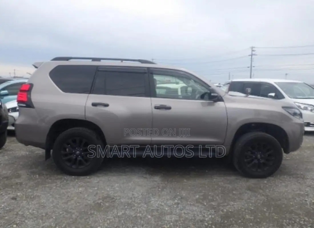 Toyota Land Cruiser Prado 2.8 2022 Gray