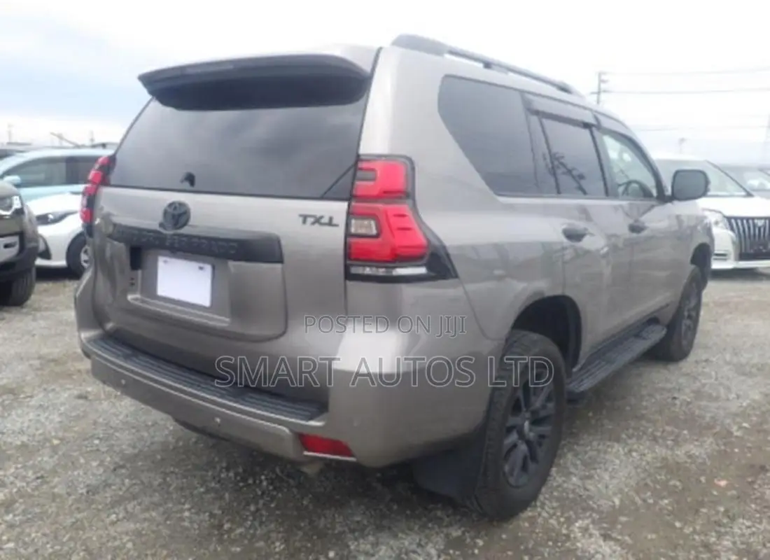 Toyota Land Cruiser Prado 2.8 2022 Gray