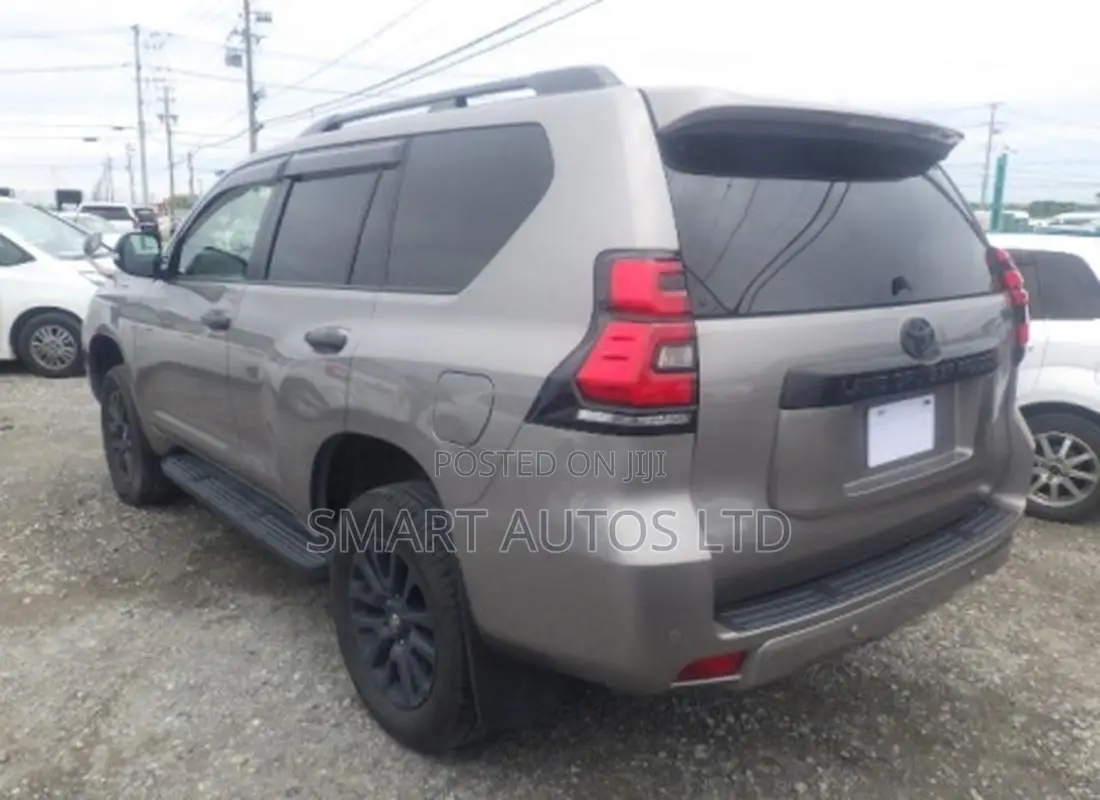 Toyota Land Cruiser Prado 2.8 2022 Gray