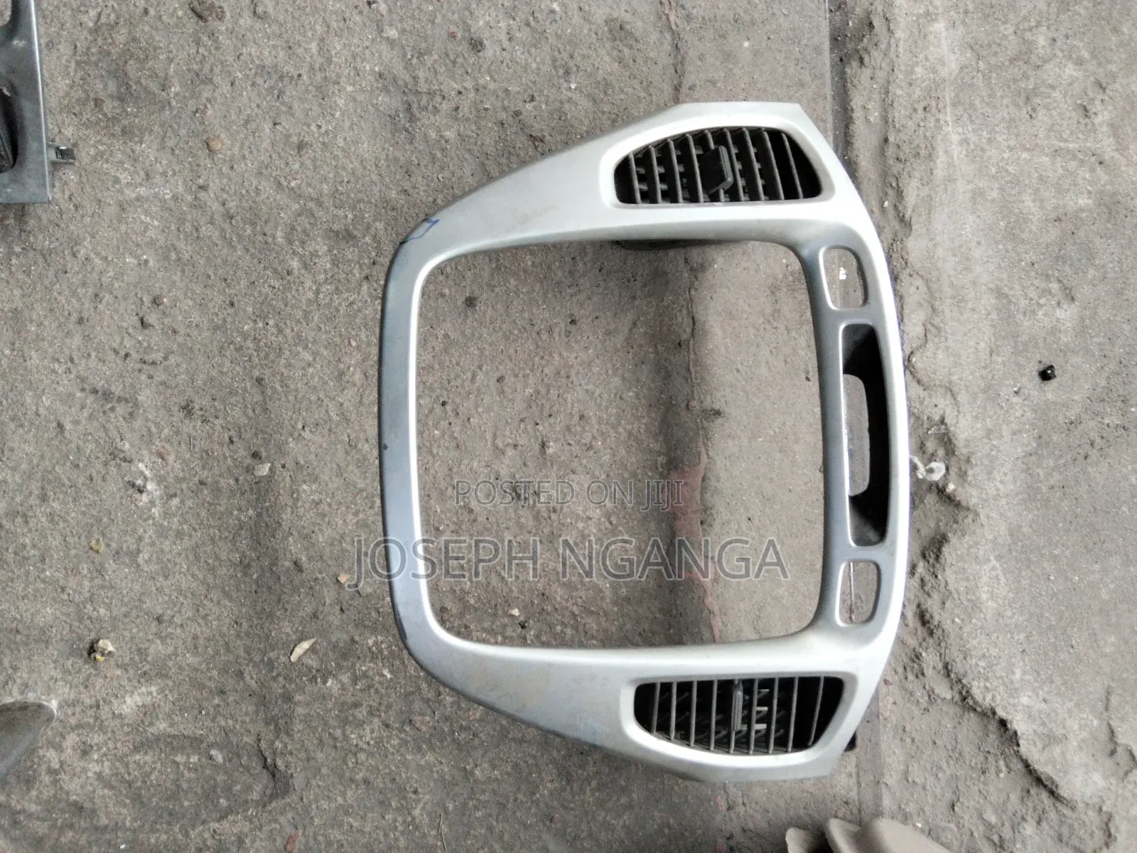 Toyota Kluger Console