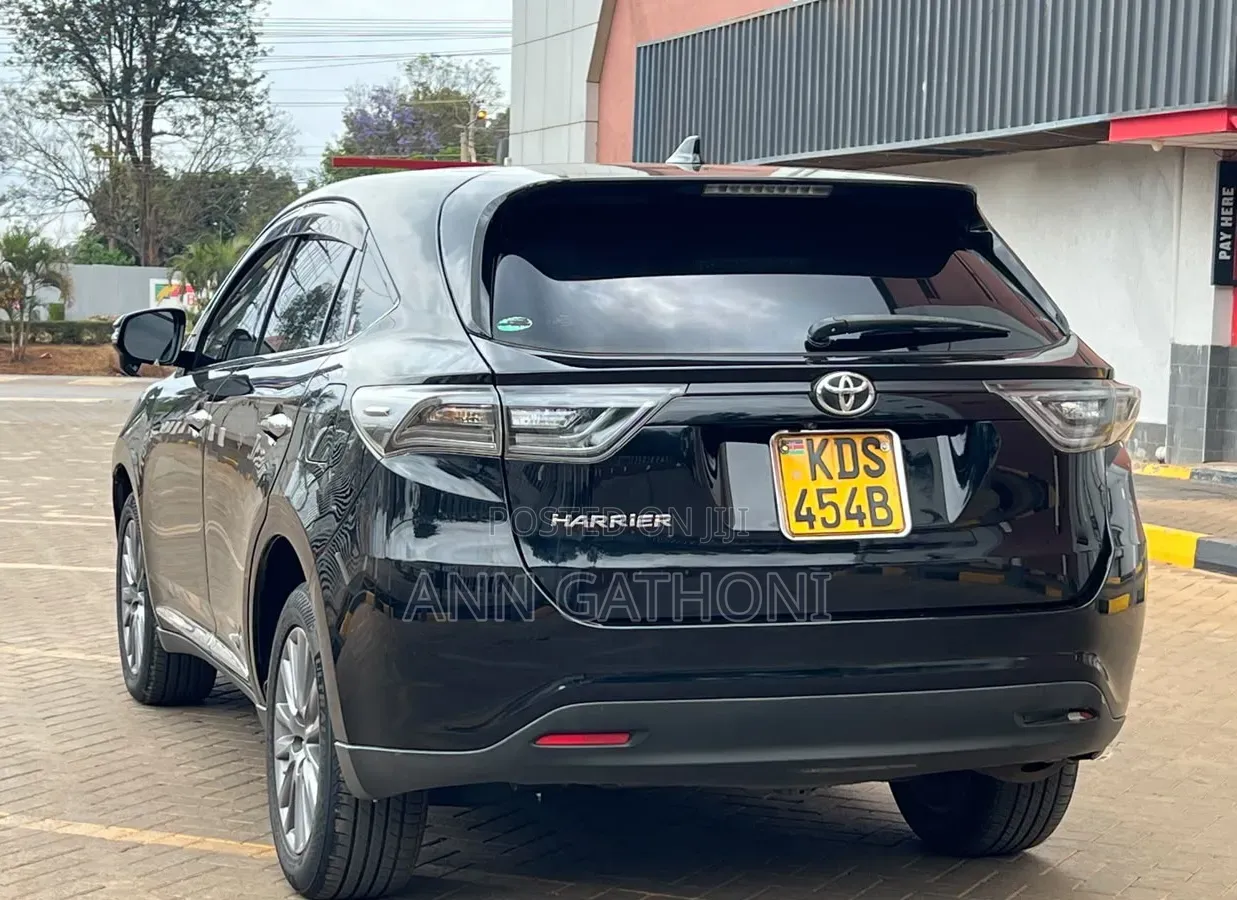Toyota Harrier 2.0 2017 Black