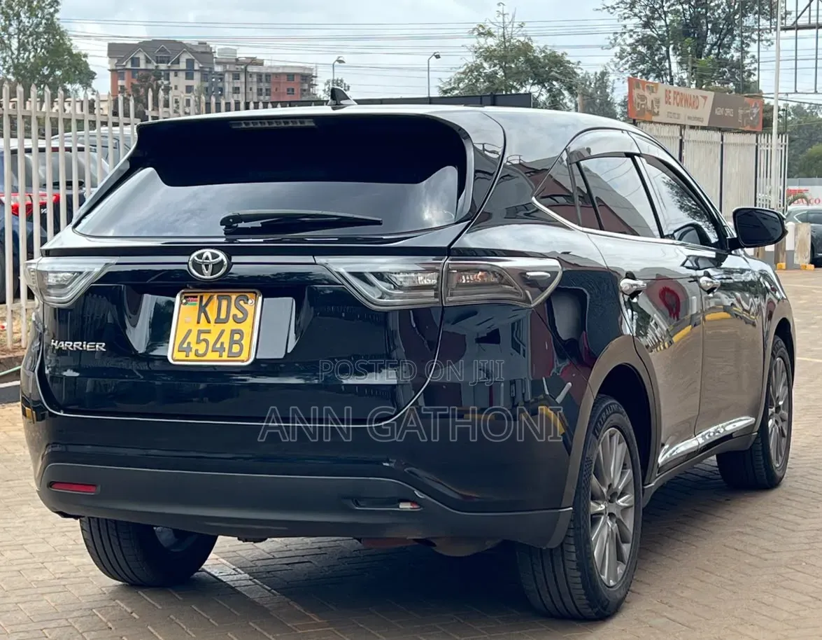 Toyota Harrier 2.0 2017 Black