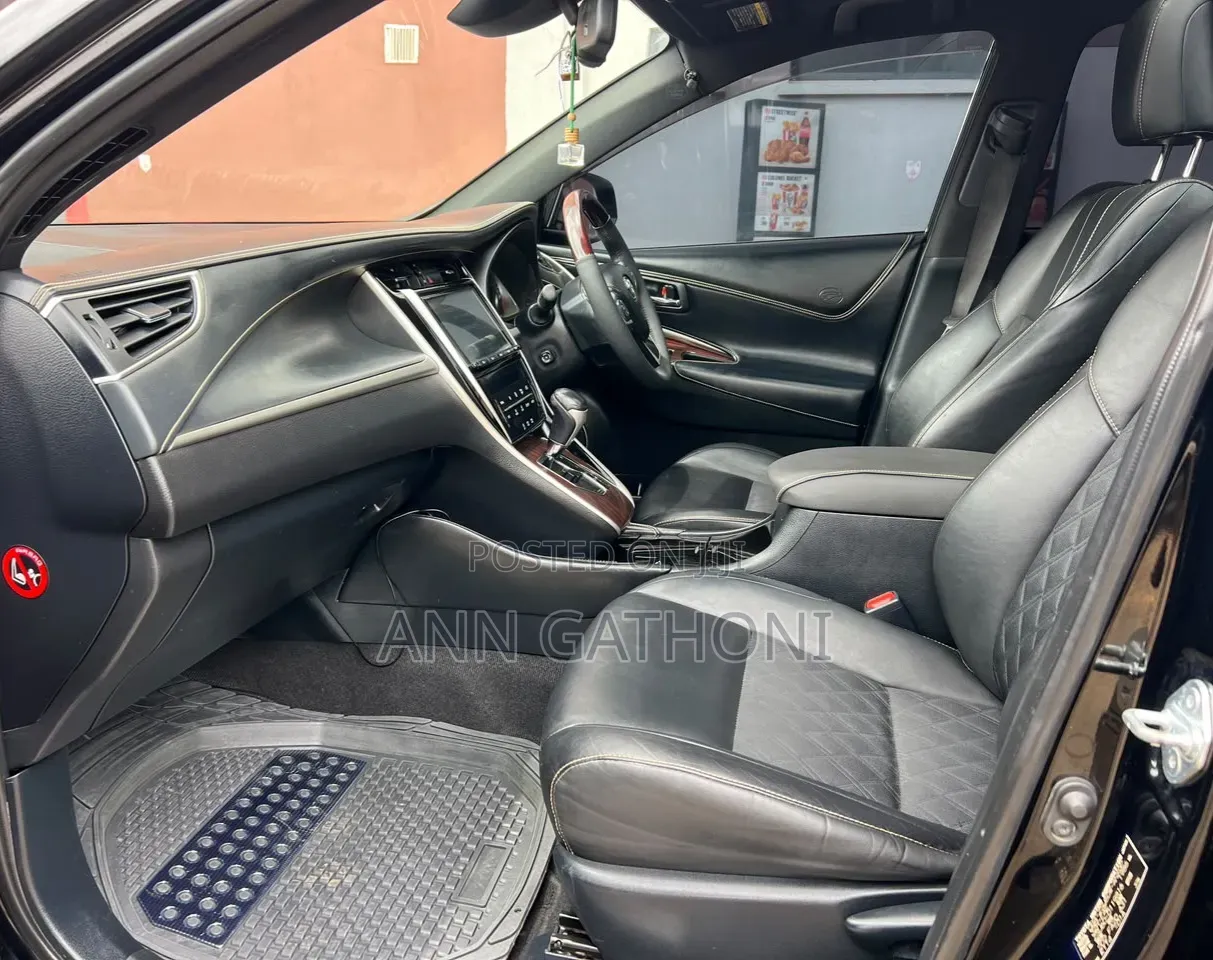 Toyota Harrier 2.0 2017 Black