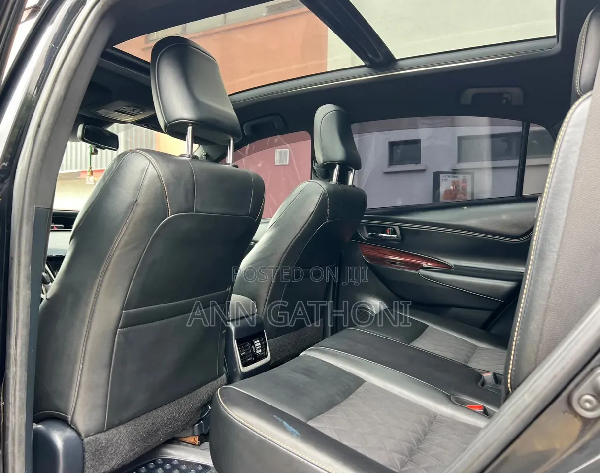 Toyota Harrier 2.0 2017 Black