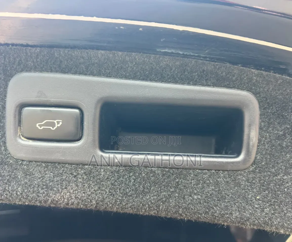 Toyota Harrier 2.0 2017 Black