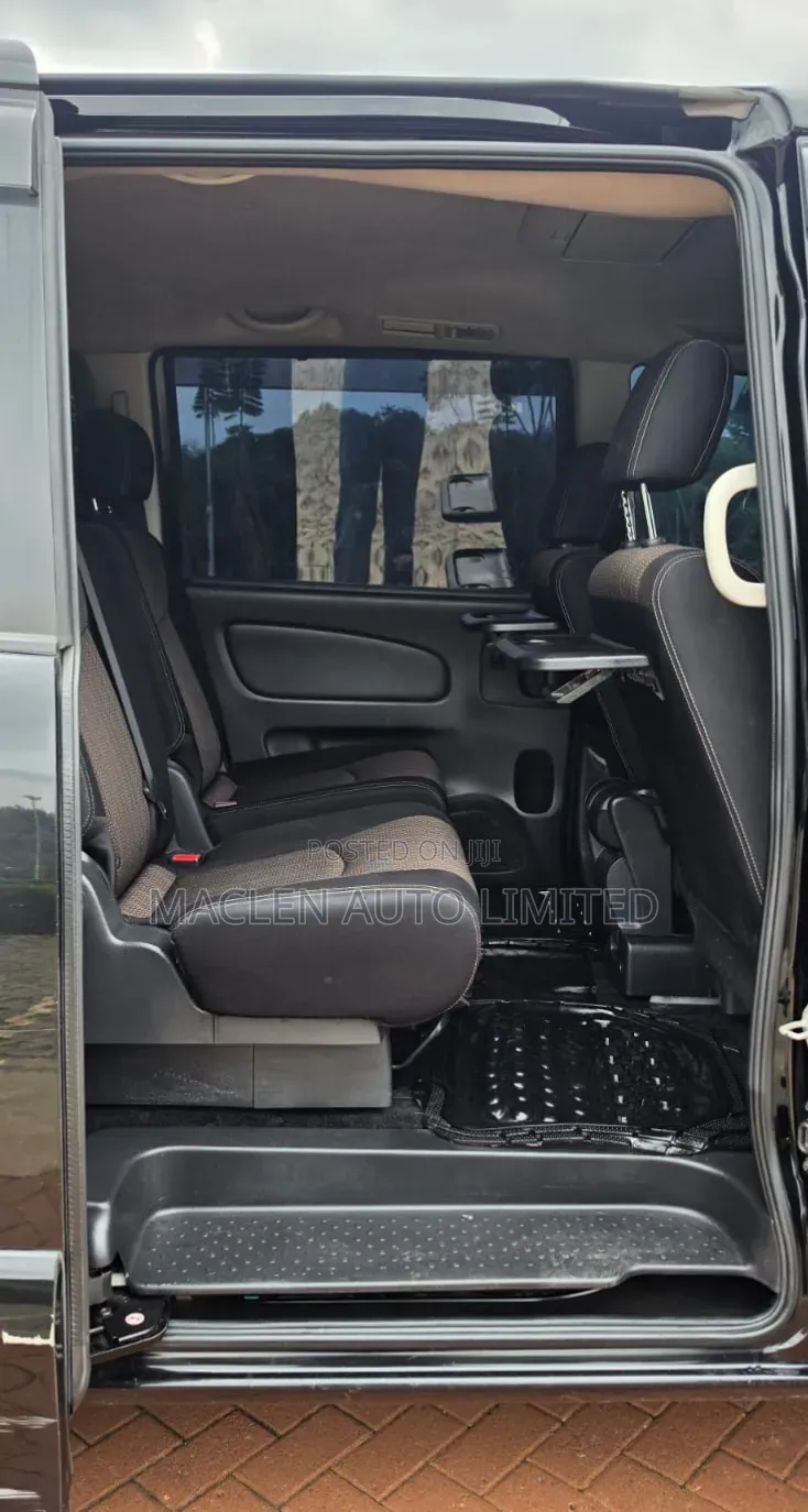 Nissan Serena 2016