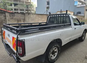 Nissan Hardbody 2013 White