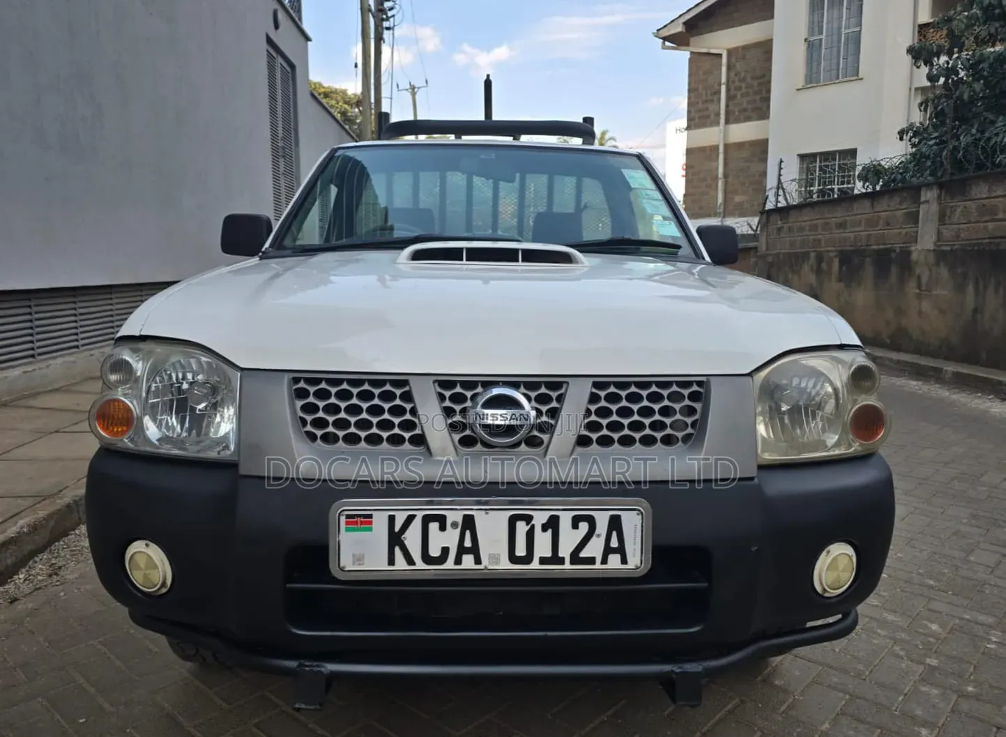 Nissan Hardbody 2013 White
