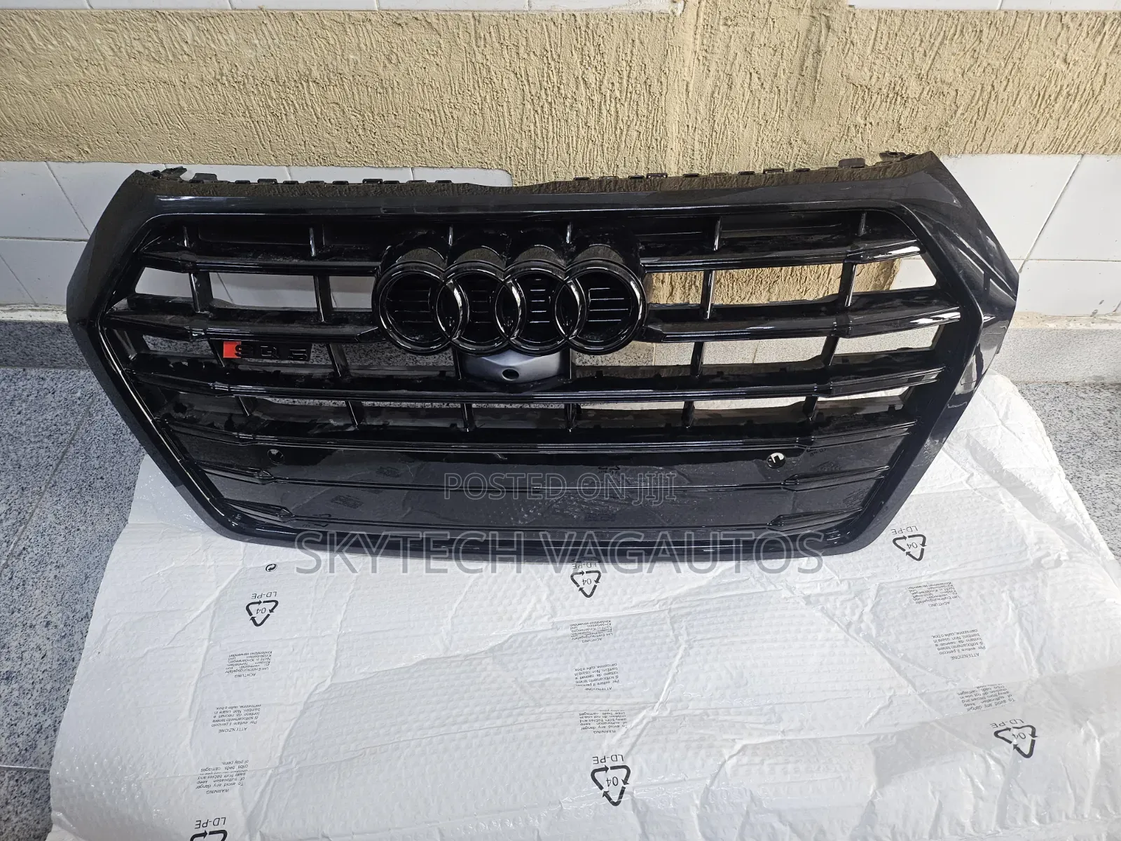 Audi Q5 2018 Front Bumper Normal Grill