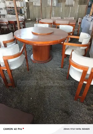 Round Solid Dinning Table Set