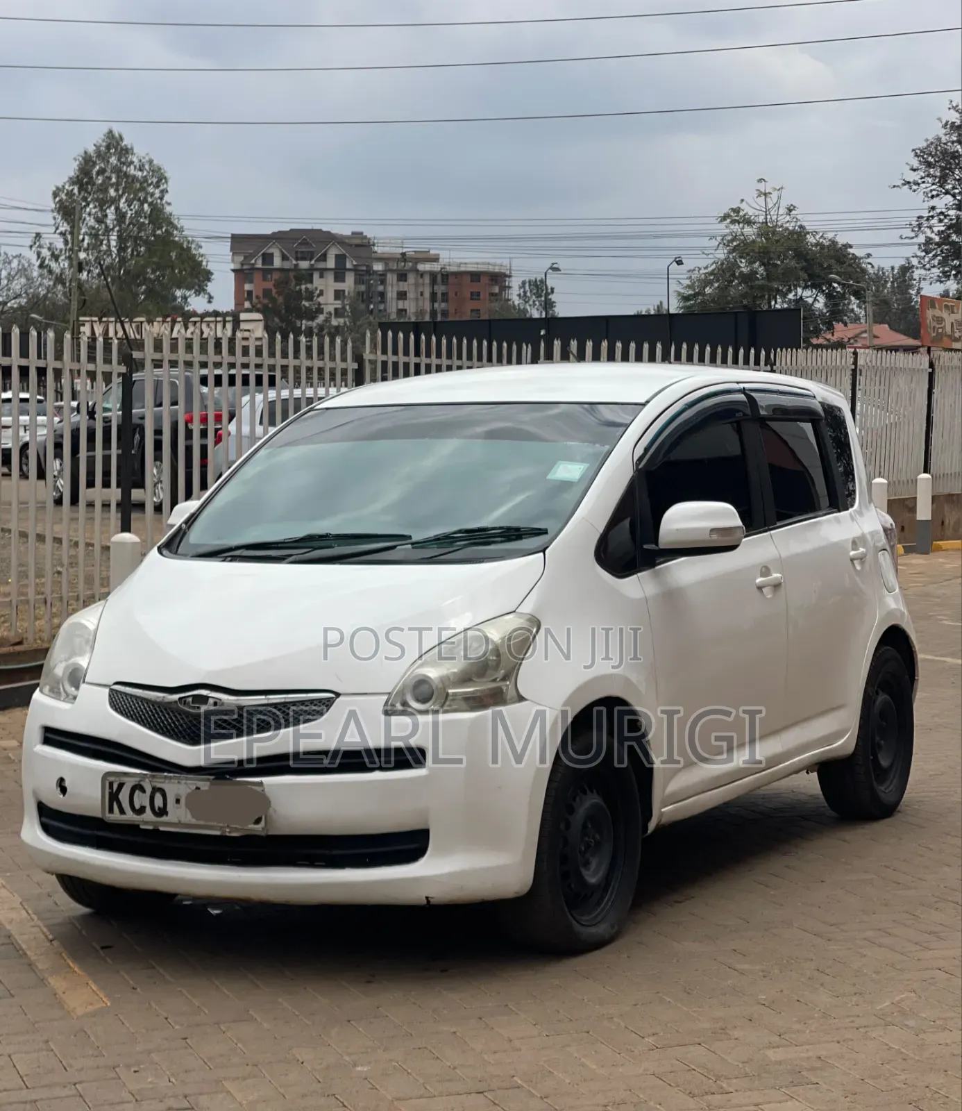 Toyota Ractis 1.3 FWD 2010 White