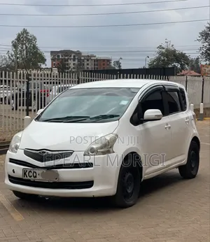 Toyota Ractis 1.3 FWD 2010 White