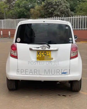 Toyota Ractis 1.3 FWD 2010 White