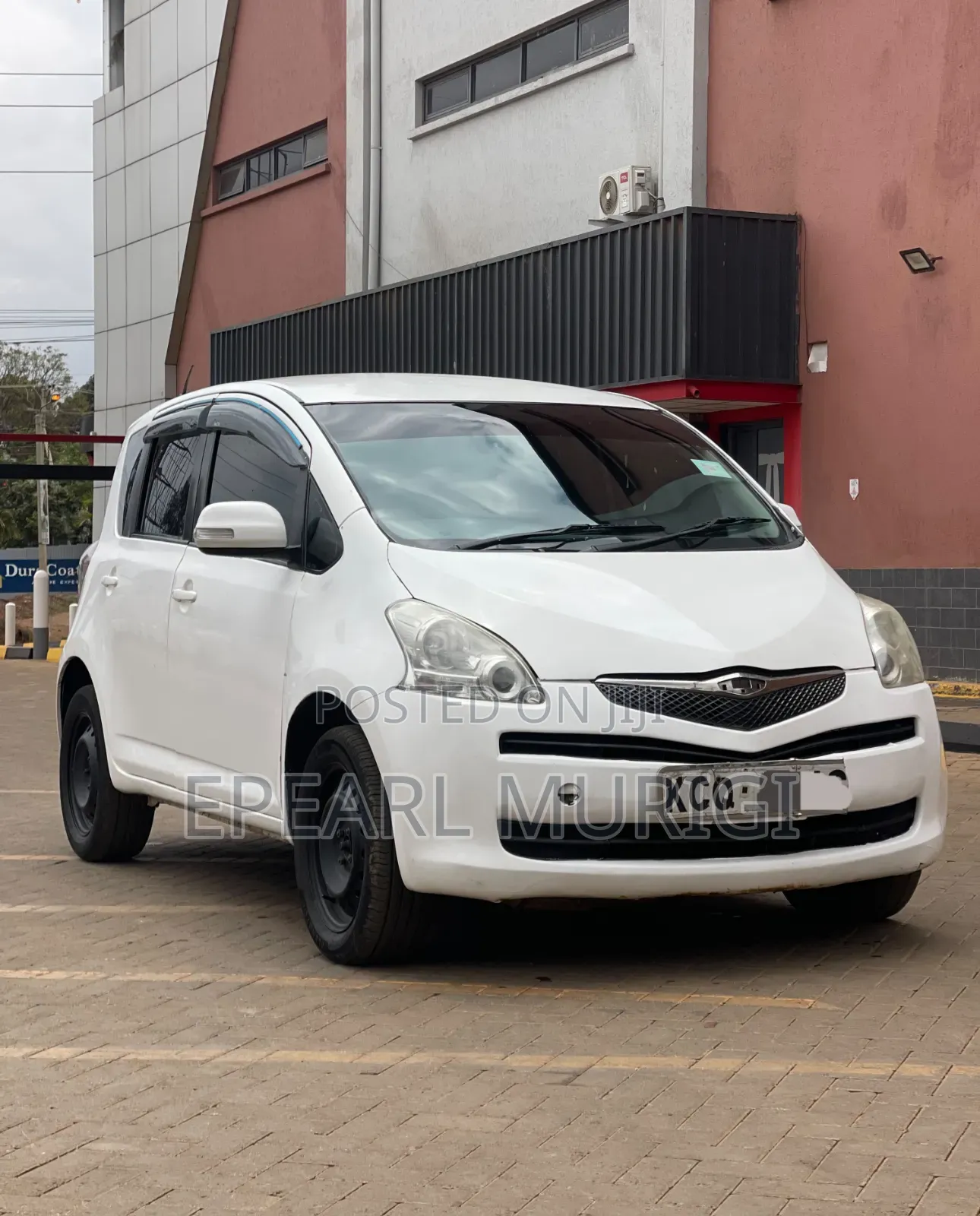 Toyota Ractis 1.3 FWD 2010 White
