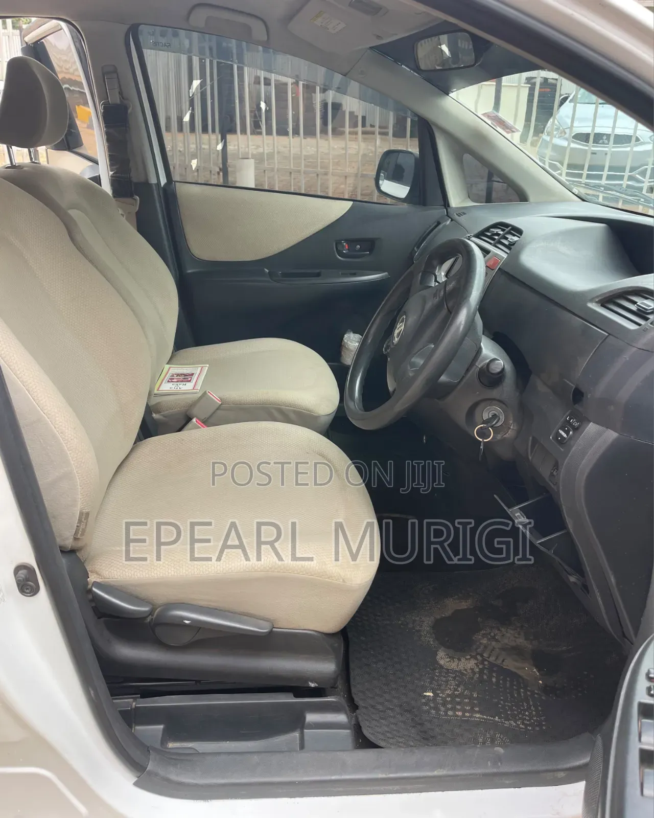 Toyota Ractis 1.3 FWD 2010 White
