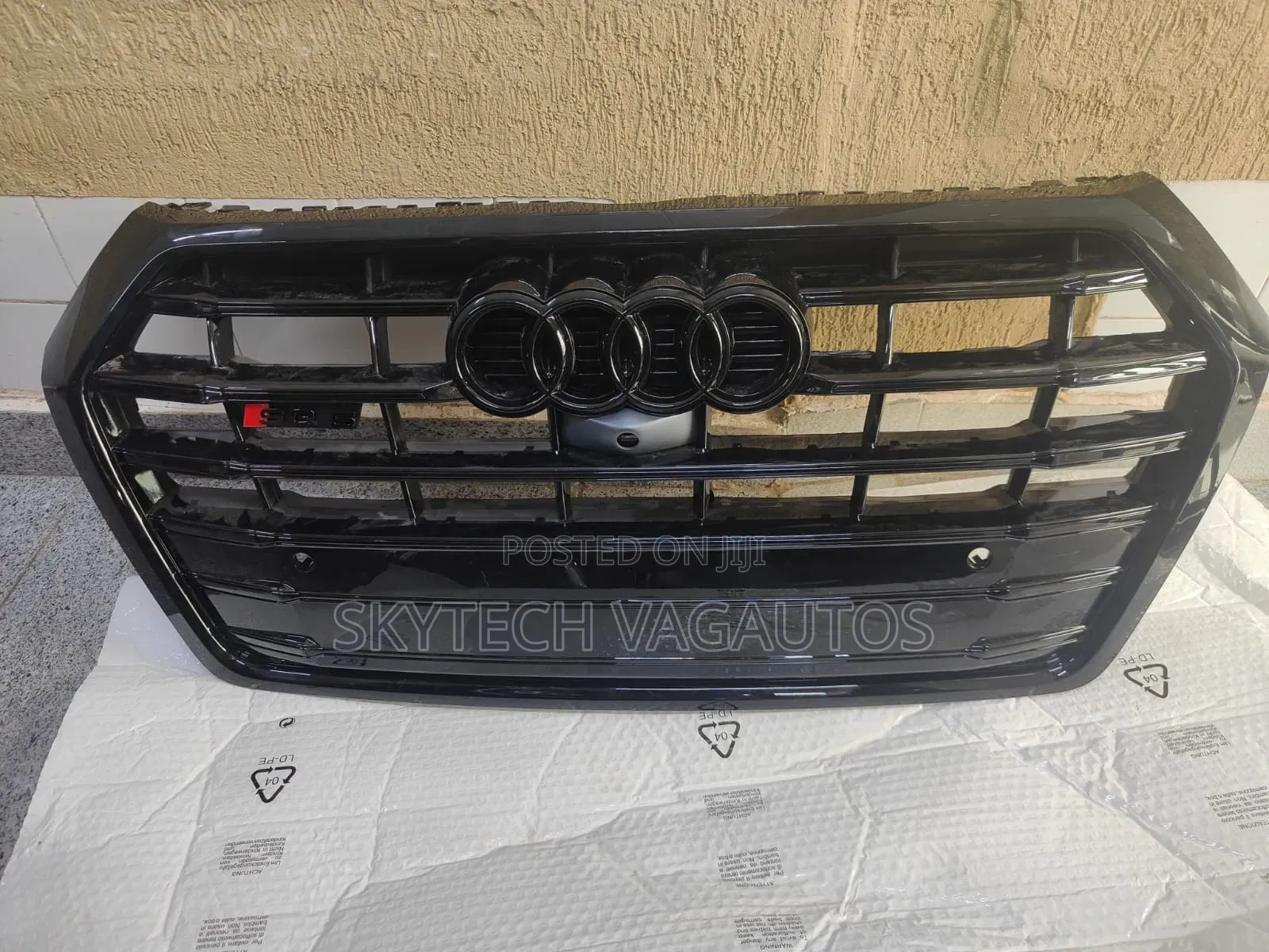 Audi Q5 2018 Front Bumper Normal Grill