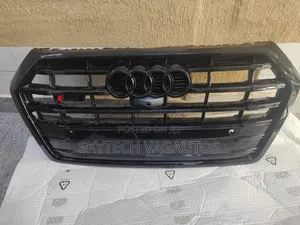 Audi Q5 2018 Front Bumper Normal Grill