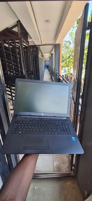 Laptop HP 15 4GB Intel Core i3 HDD+SSD 500GB