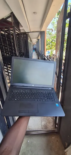 Laptop HP 15 4GB Intel Core i3 HDD+SSD 500GB