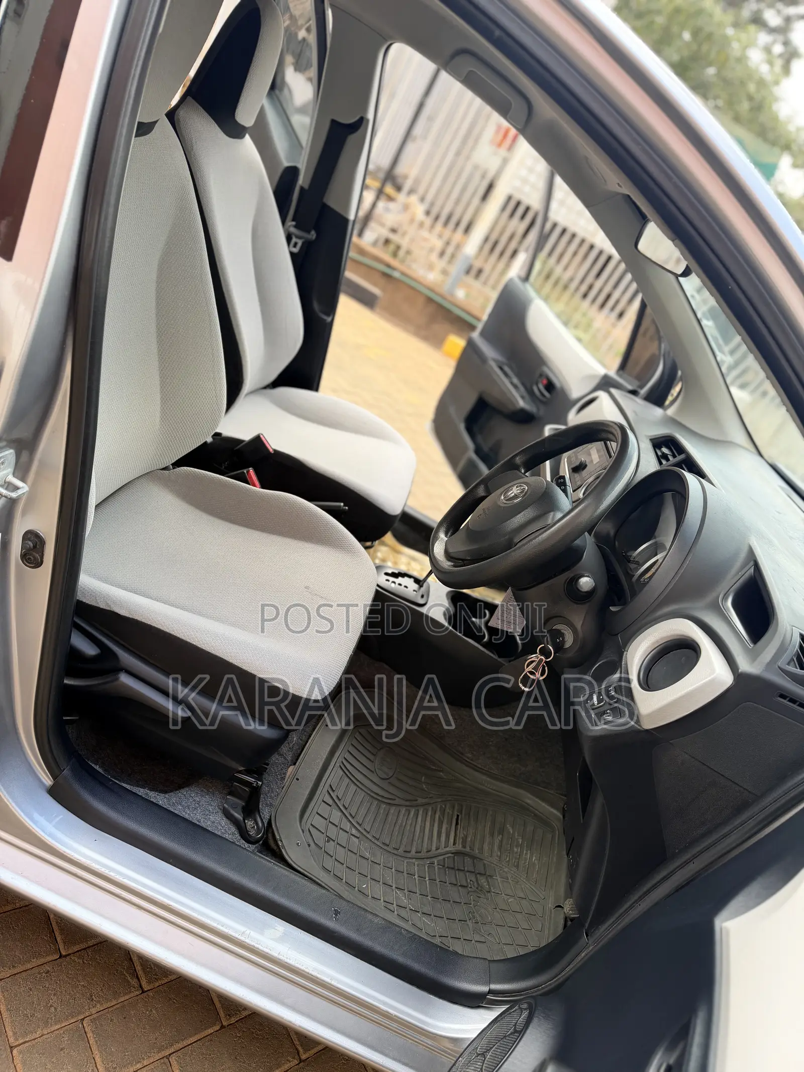 Toyota Vitz 1.3 FWD 5dr 2013