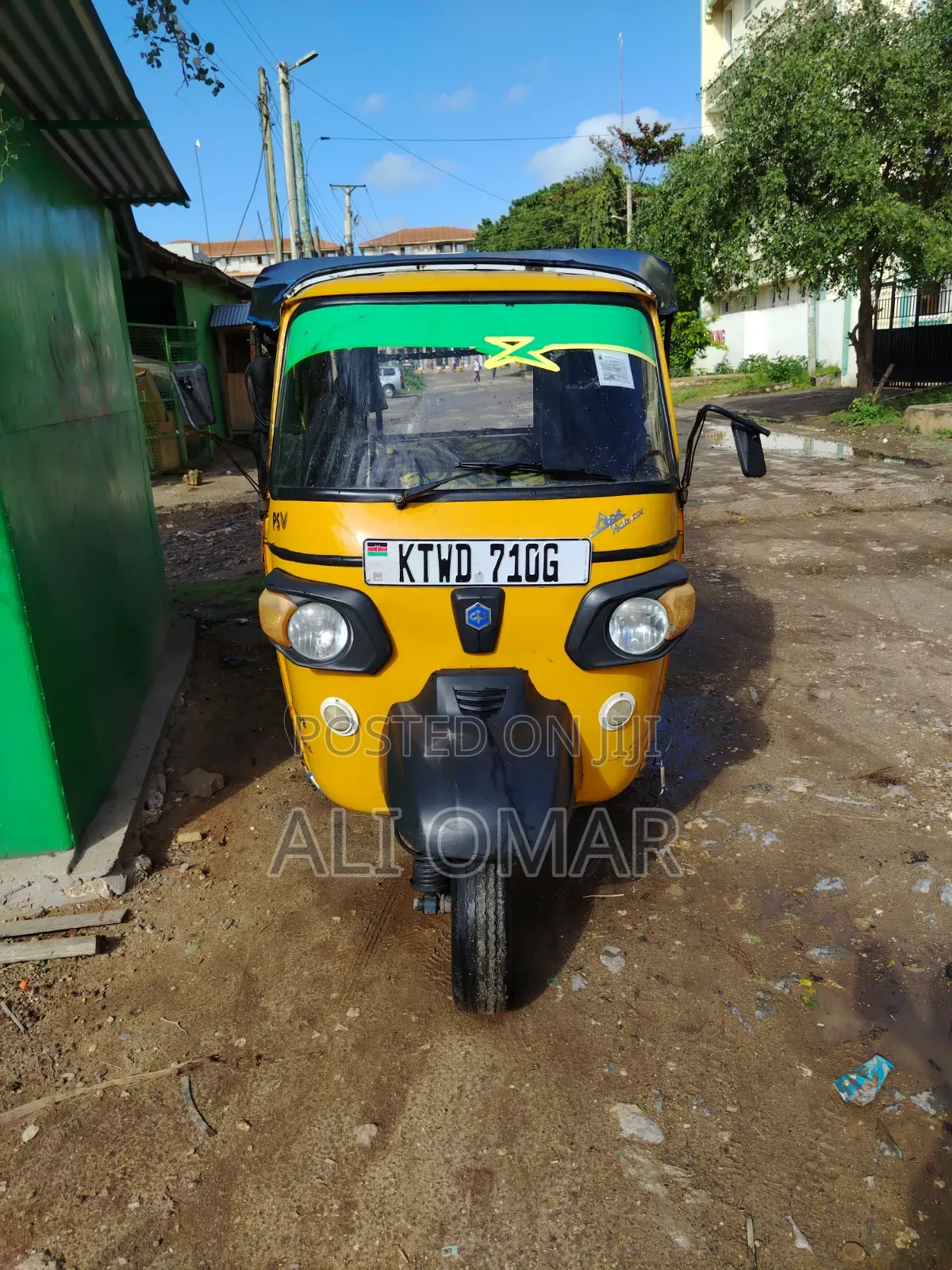 Piaggio 2025 Yellow