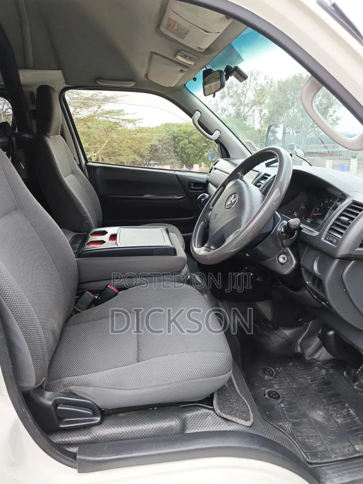 Toyota HiAce 2016 White