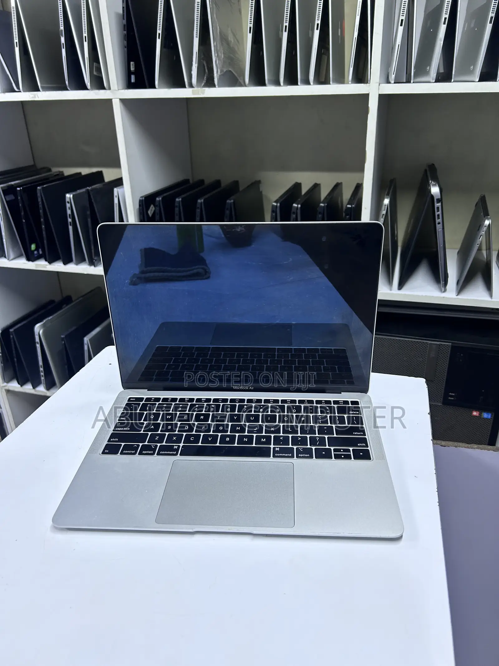 Laptop Apple MacBook 2020 8GB Intel Core i5 SSD 256GB