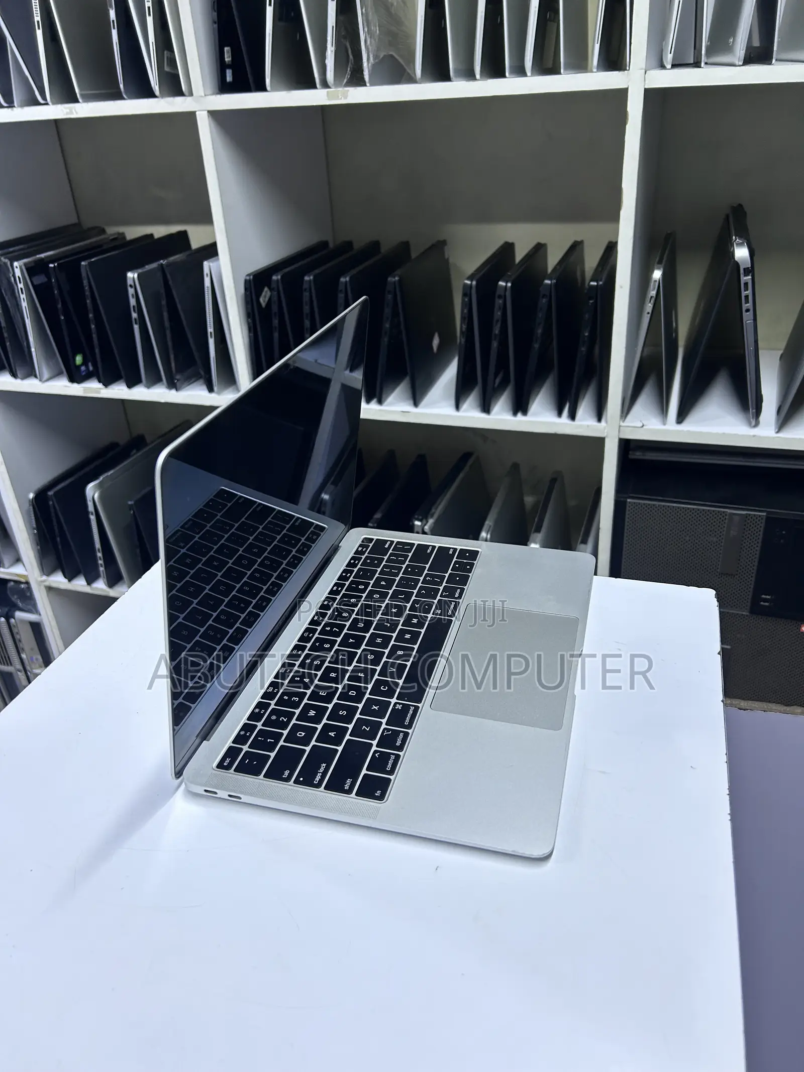 Laptop Apple MacBook 2020 8GB Intel Core i5 SSD 256GB