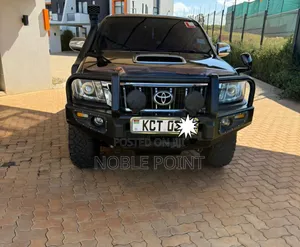 Toyota Hilux 2011 Black