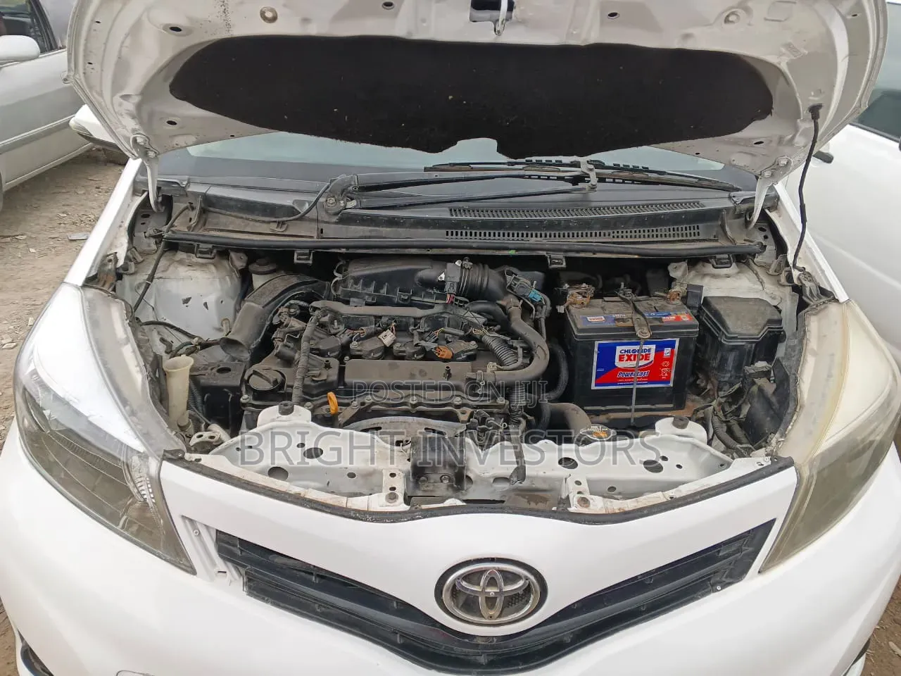 Toyota Vitz 2013 White
