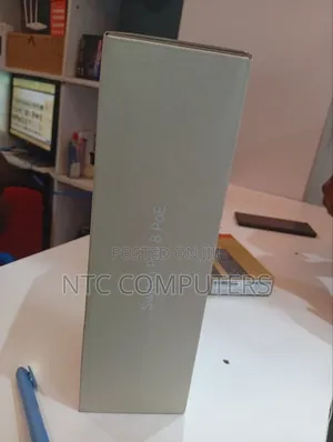 Ubiquiti UniFi Professional 8 Ports PoE Switch (USW-Pro-8-PoE)