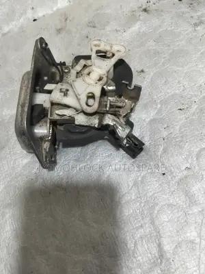 Toyota Passo Bootlock
