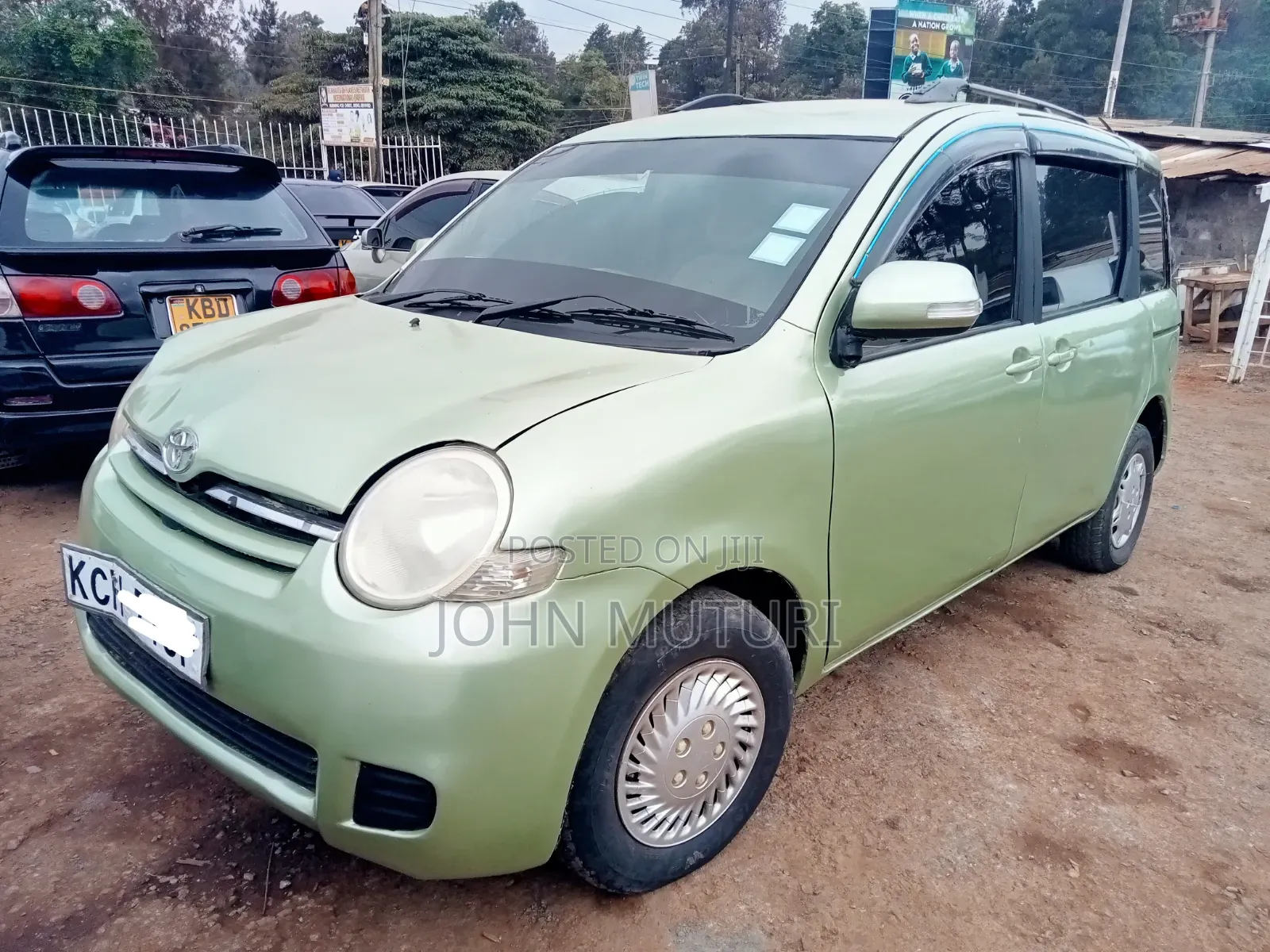 Toyota Sienta 2008 Green