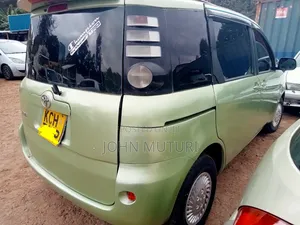 Toyota Sienta 2008 Green