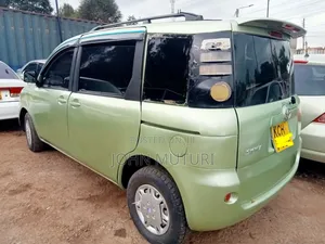 Toyota Sienta 2008 Green