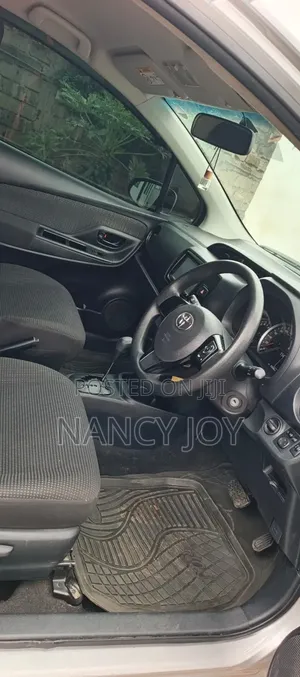 Toyota Vitz 1.3 AWD 5dr 2018 Silver