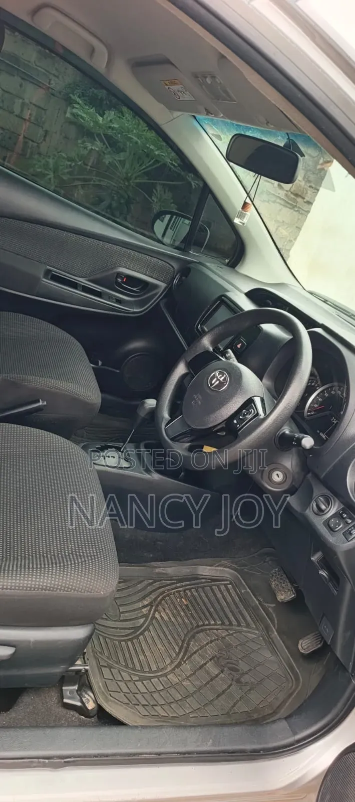 Toyota Vitz 1.3 AWD 5dr 2018 Silver