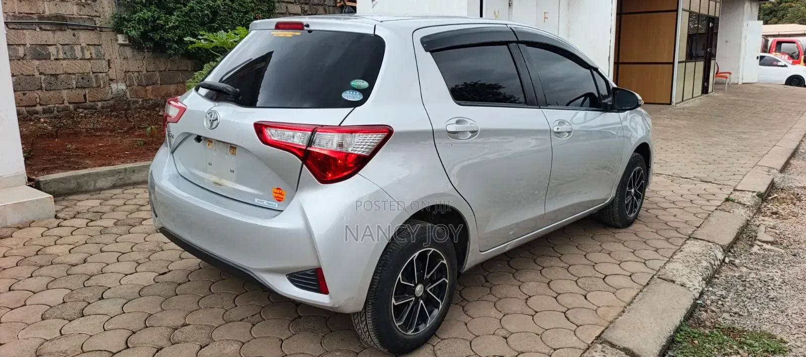 Toyota Vitz 1.3 AWD 5dr 2018 Silver
