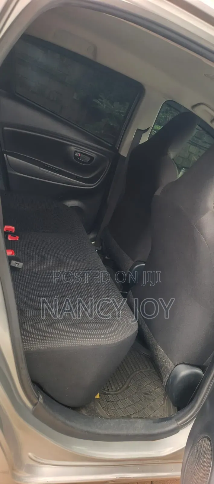 Toyota Vitz 1.3 AWD 5dr 2018 Silver