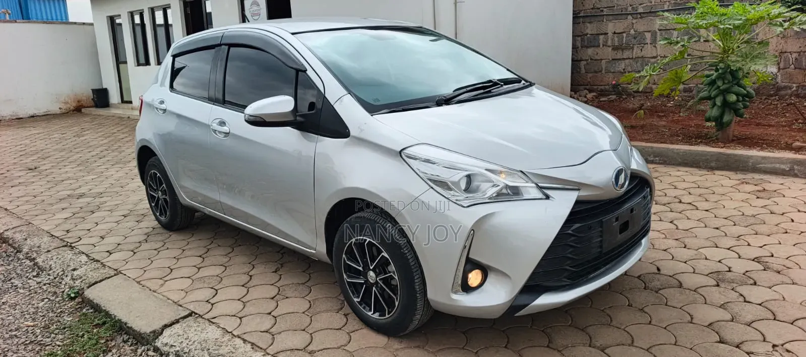 Toyota Vitz 1.3 AWD 5dr 2018 Silver