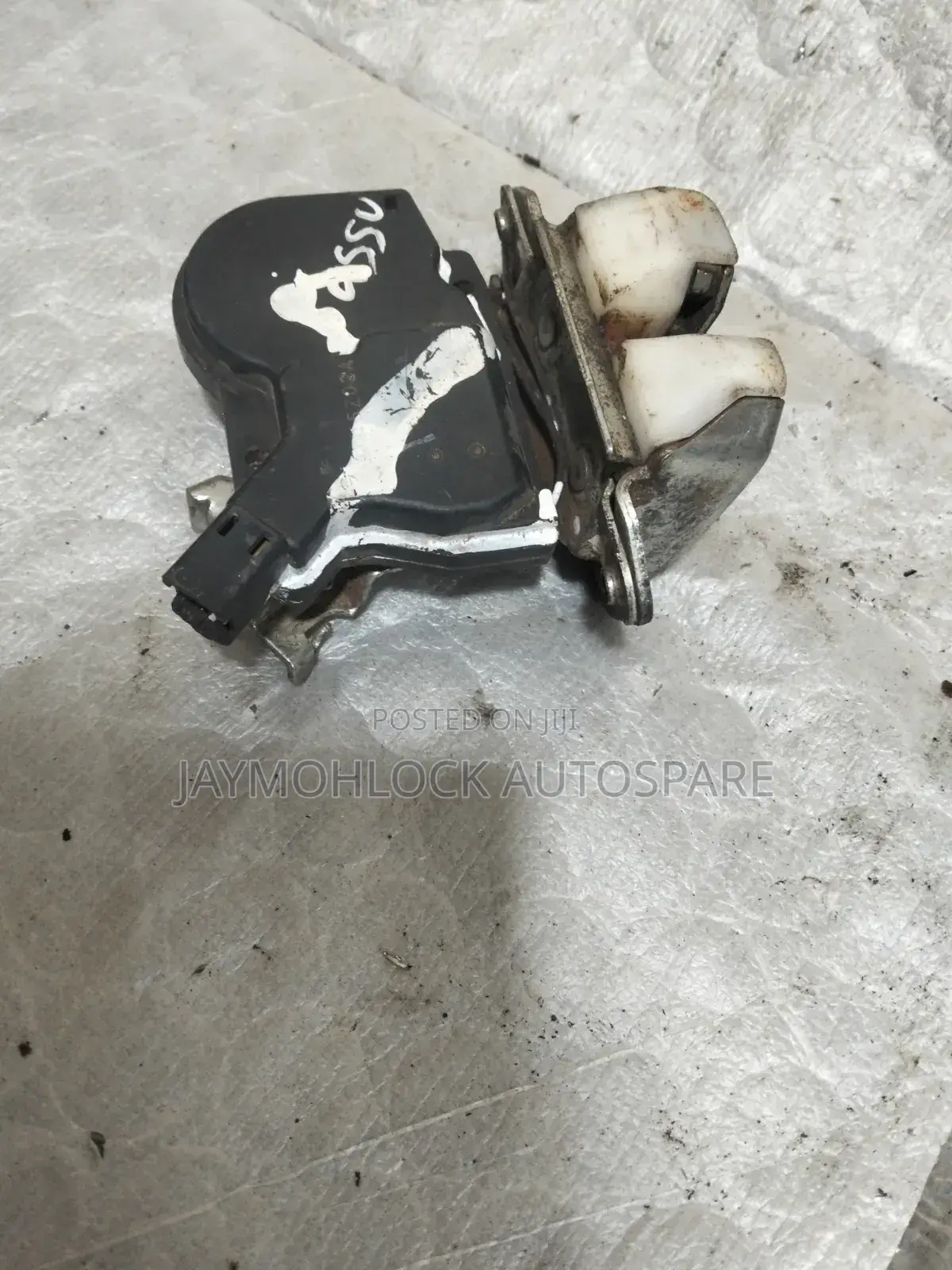 Toyota Passo Bootlock