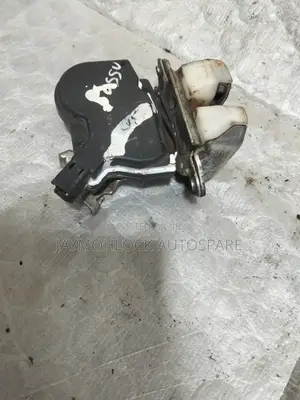 Toyota Passo Bootlock