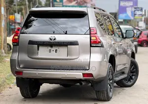 Toyota Land Cruiser Prado 2.7 2023 Silver