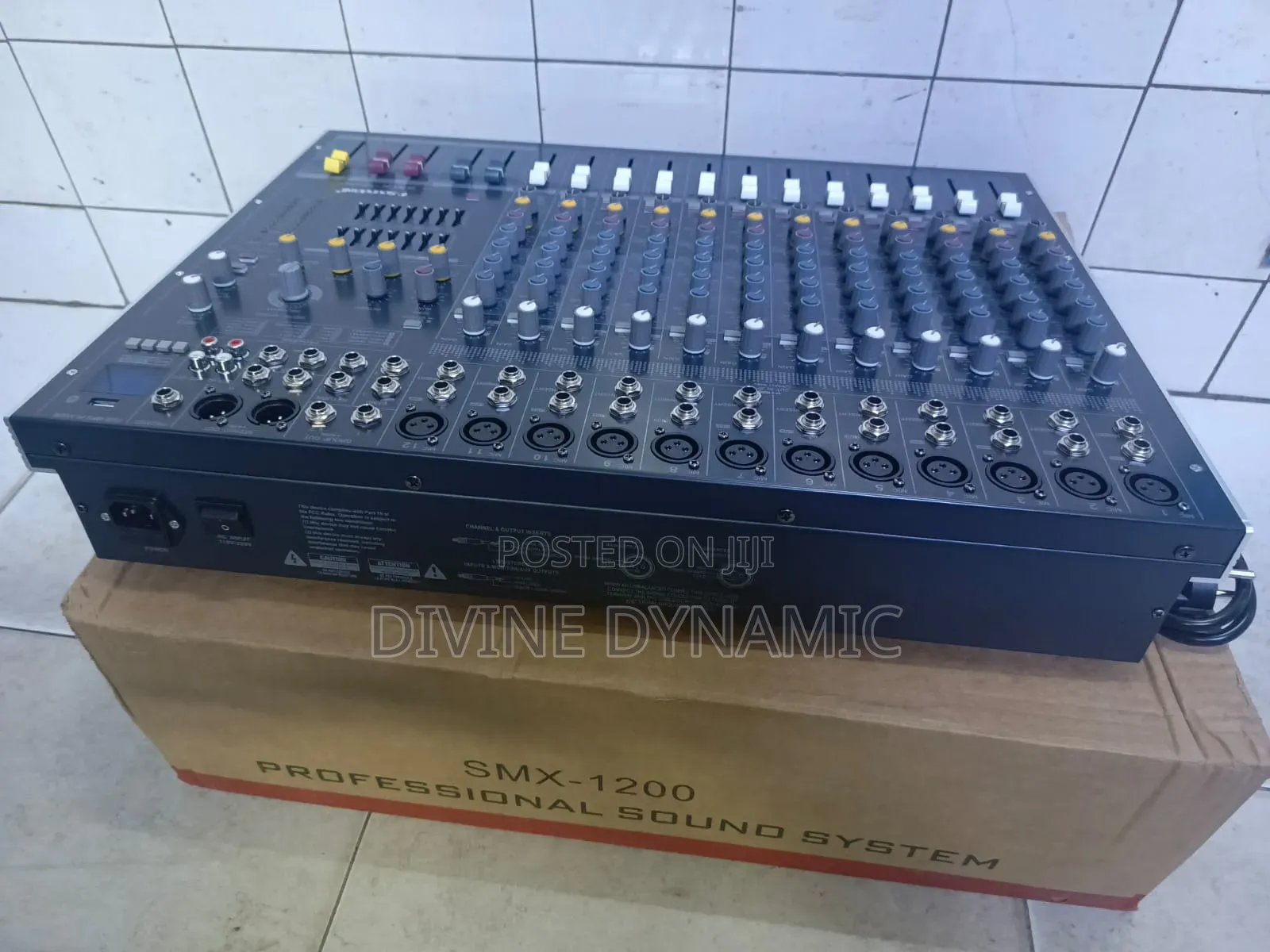 SMX-1200 Mackie Plain Mixer, 12 Channel