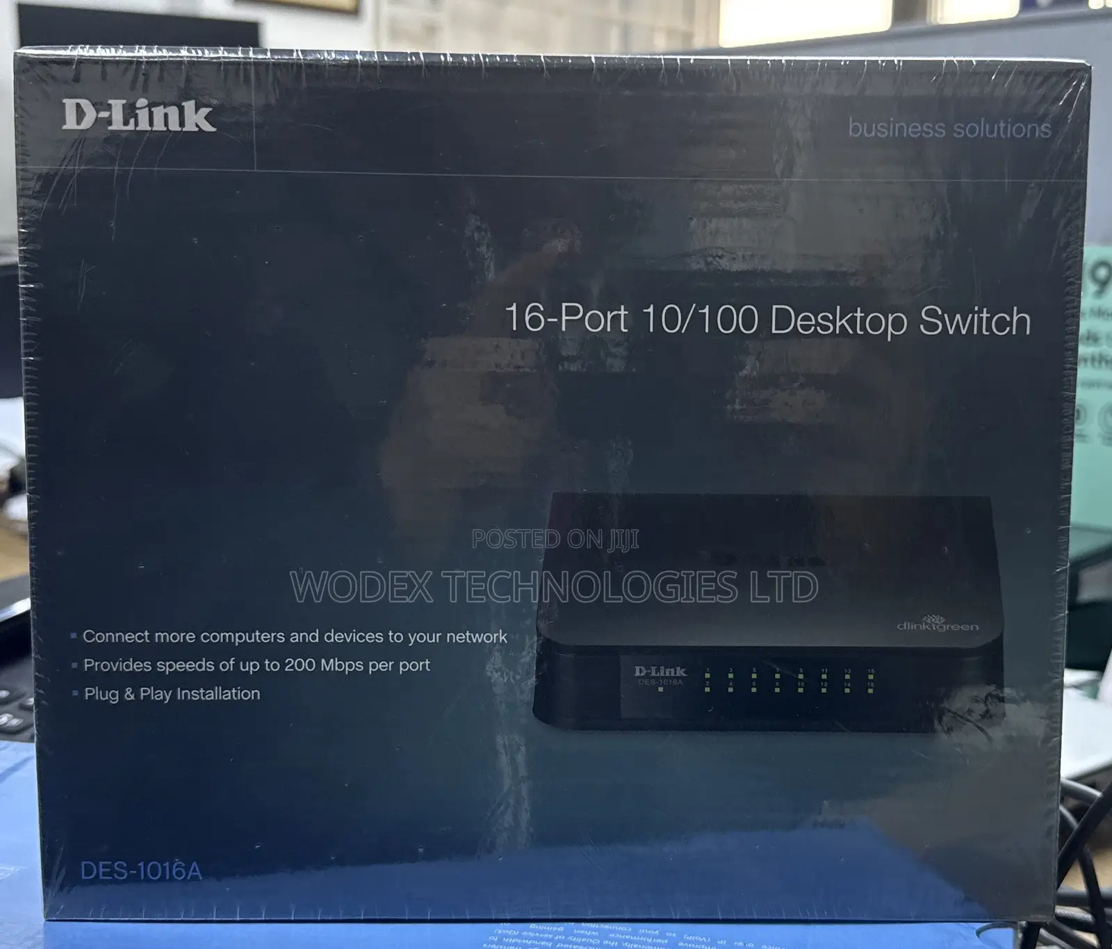 D-Link 16-Port 10/100 Desktop Switch (DES-1016A).